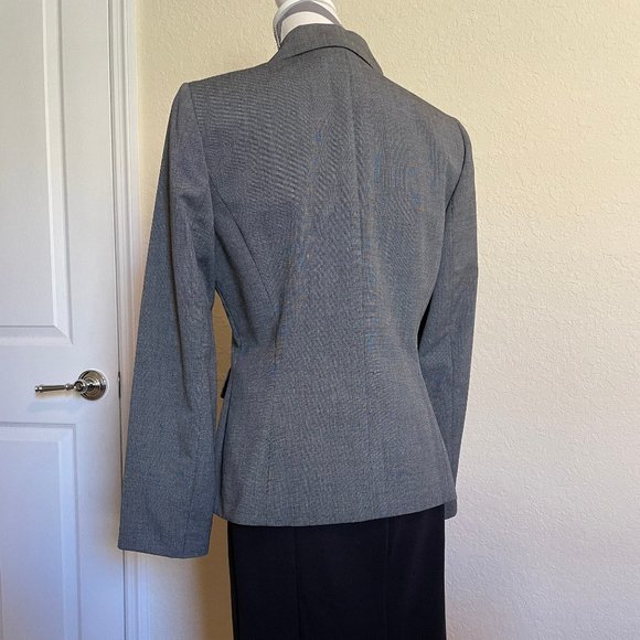Tahari Levine Isabella DeMarco gray pantsuit womens size 8 - Picture 2 of 15